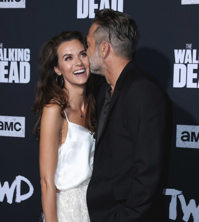 TURTELDUER: Hilarie Burton og ektemannen Jeffrey Dean Morgan er ikke ukjent for å vise sin kjærlighet på den røde løperen. Her avbildet i 2016. Foto: NTB Scanpix TURTELDUER: Hilarie Burton og ektemannen Jeffrey Dean Morgan er ikke ukjent for å vise sin kjærlighet på den røde løperen. Her avbildet i 2016. Foto: NTB Scanpix